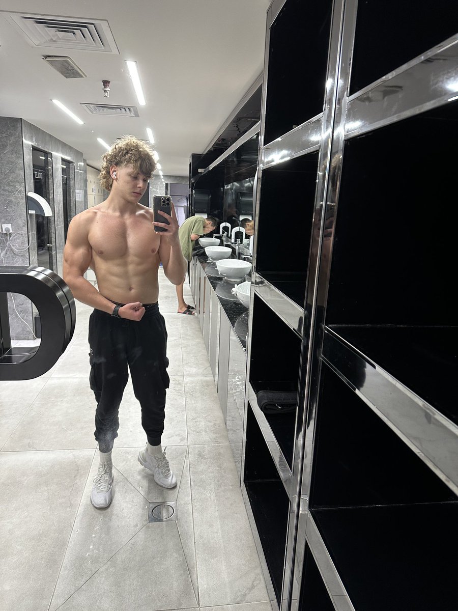 vestheticx's tweet photo. Im adding on snapchat  |  Support the gains with throne 💪🏻 @AlphaMusclewor @diamond__here https://t.co/zAABQMnwNQ