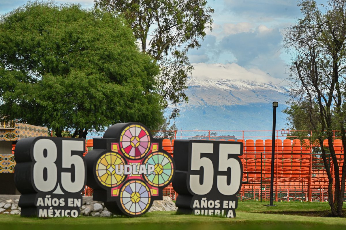 Desde el lago de la uni para el mundo 💚y aprovechando un momento de cielo despejado ☺️

#Volcán #Iztaccíhuatl #UDLAP85 

Gracias 🫶🏻 Eric 📷