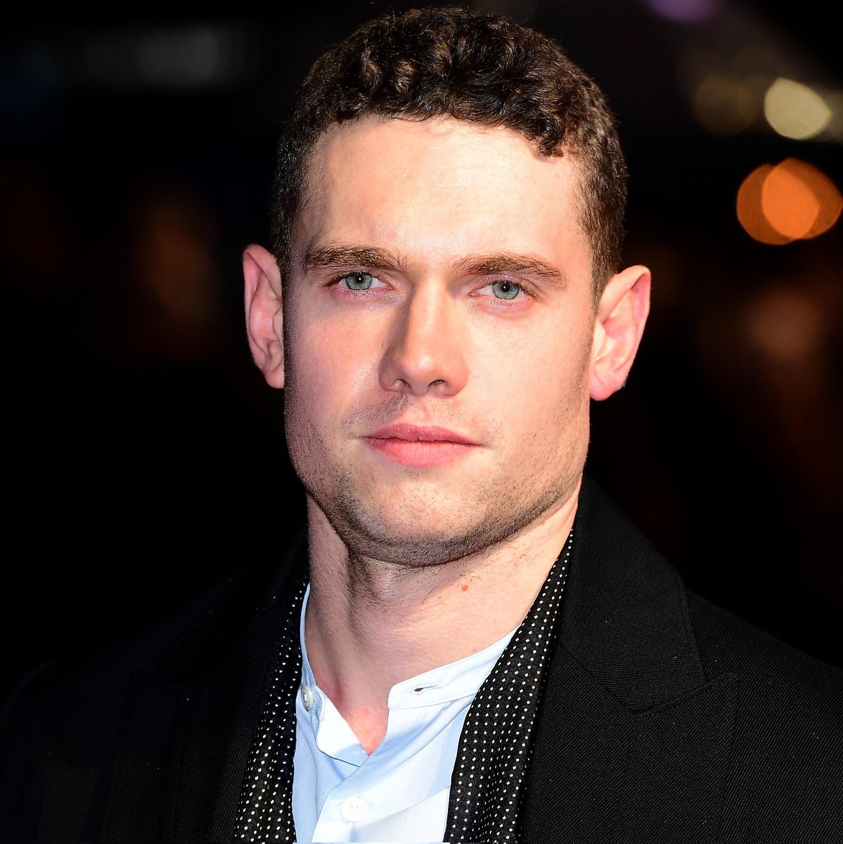 Yesindeed4MSM's tweet photo. Bond is mature. Bond is swagger. Bond owns the room.

I believe Bond has to be in his 30s. Already did it a few years, still top contenders are the same. My top choices:

- Jack Lowden 
- Tom Brittney 
- Dev Patel
- Jeremy Irvine 

(Pt 3) https://t.co/b1JHTATxzS