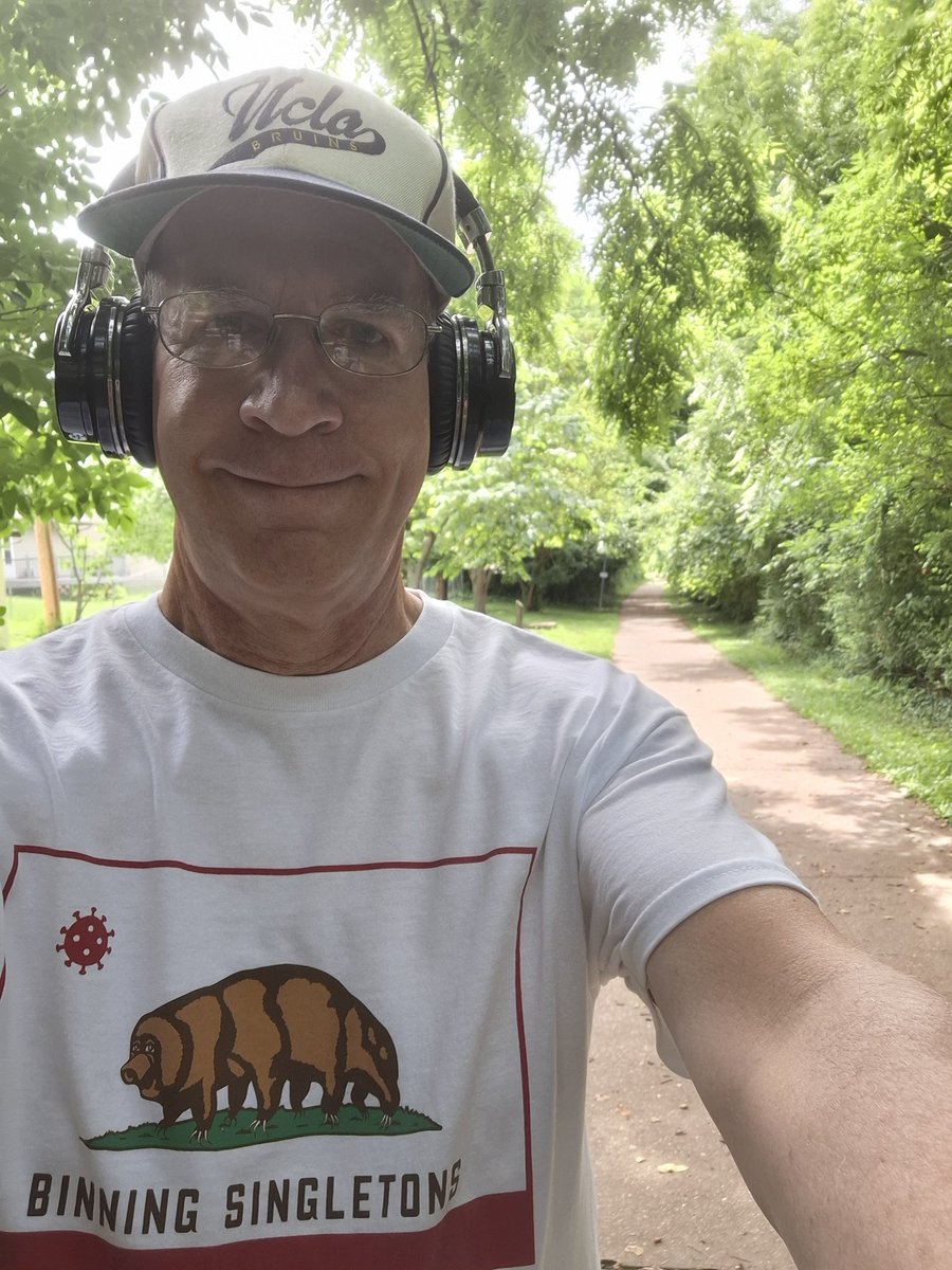 It's #SaturdayWalkDay. Thanks to #WarrenZevon for the accompaniment (can't believe it's been over 20 years since we lost him) and <a href="/BSingletons/">@binningsingletons.com on bluesky</a> for the inspiration. #OldFartsWalking