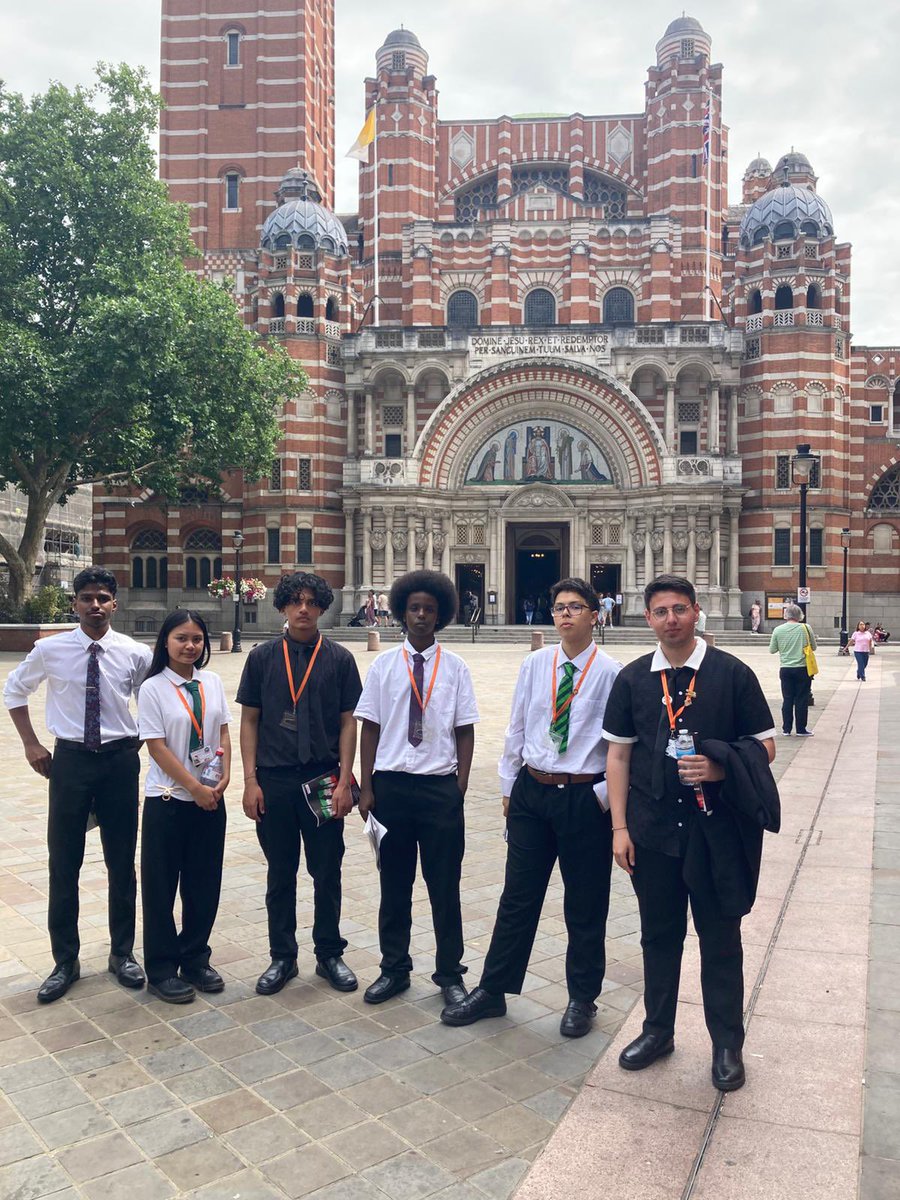 NCCBrent's tweet photo. A huge thank you to @TEAMcitizenship #teamglobal for giving our #ncc6 students the amazing opportunity to visit @UKSupremeCourt @WestminsterCath & @UKHouseofLords where they had #afternoontea & listened to @FloellaBenjamin #culturalcapital #inspiration https://t.co/D00nb1kDJQ