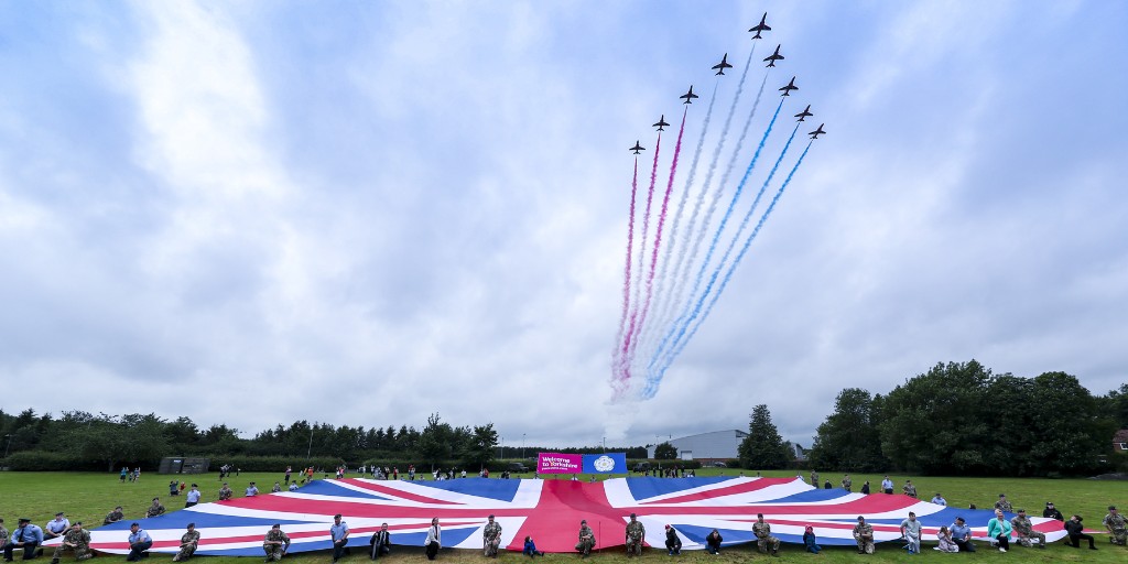 supportthewalk's tweet image. Today we celebrate our Armed Forces.
#ArmedForcesDay sees the nation unite to honour the selfless service of the entire Armed Forces community ❤️💙🤍
Join us and #SaluteOurForces!
📸 ©UK MOD Crown Copyright
#ArmedForcesWeek | @ArmedForcesDay