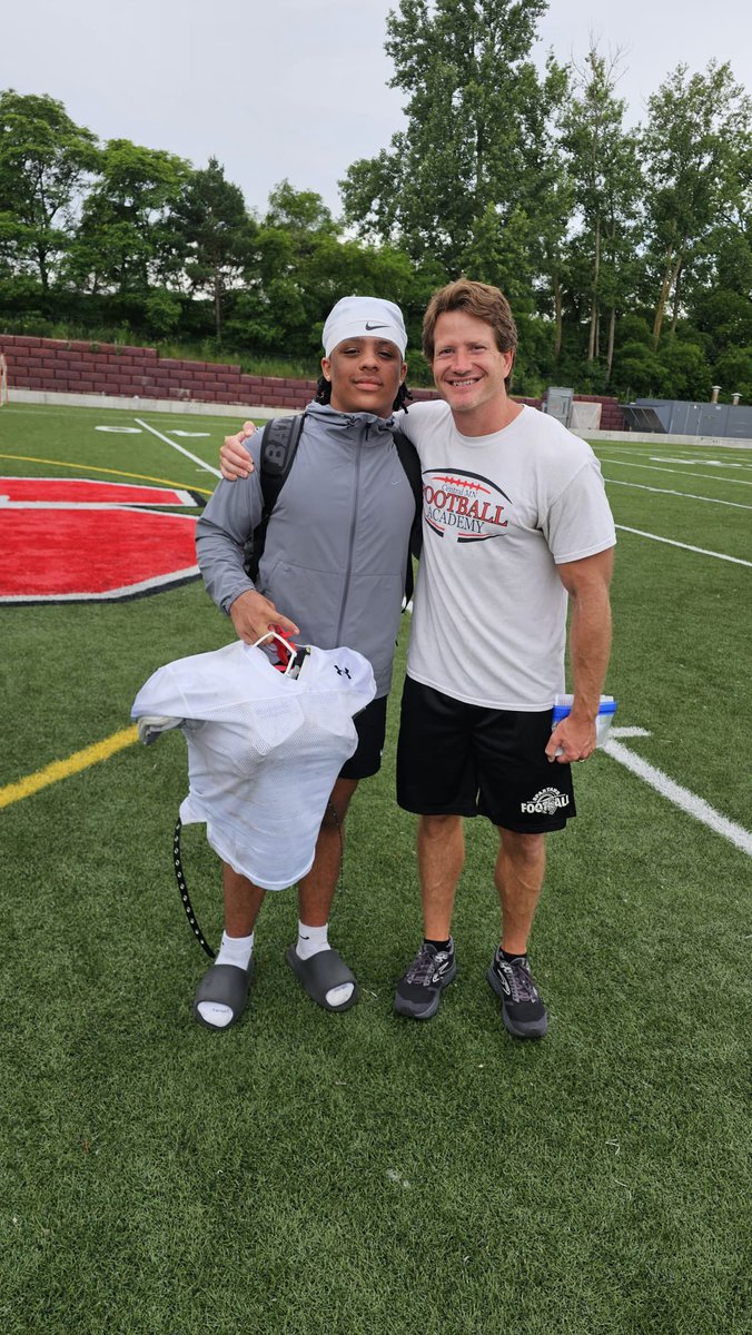 ZionDavis2028's tweet image. Thank you @CoachHerberg for organizing a great camp! I had a wonderful time competing and bettering my craft! Thank you to all the other coaches that helped me these past few days! For sure coming back next year!
@DevinVouk
@HamerLevy
@Will_Thrill33
@CoachYorek