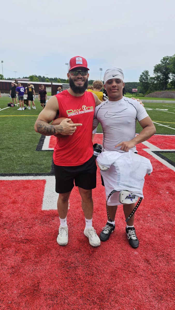 ZionDavis2028's tweet image. Thank you @CoachHerberg for organizing a great camp! I had a wonderful time competing and bettering my craft! Thank you to all the other coaches that helped me these past few days! For sure coming back next year!
@DevinVouk
@HamerLevy
@Will_Thrill33
@CoachYorek