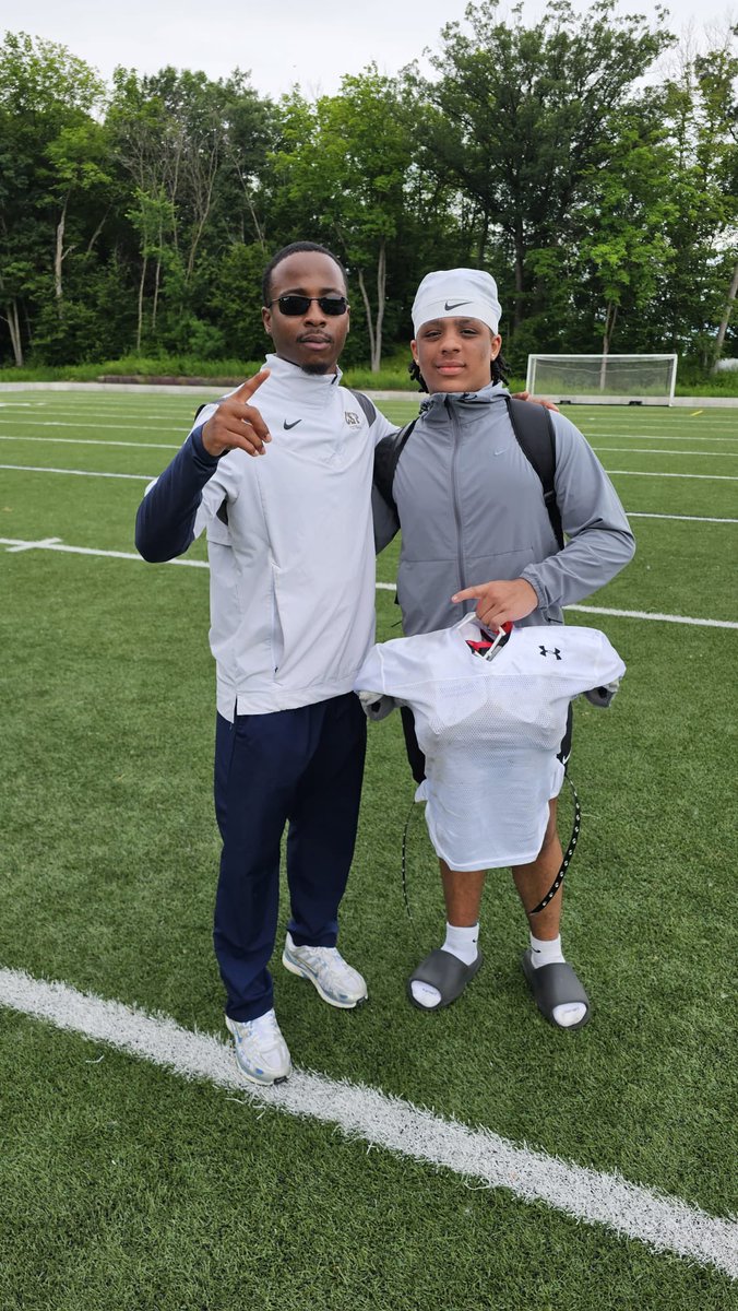 ZionDavis2028's tweet image. Thank you @CoachHerberg for organizing a great camp! I had a wonderful time competing and bettering my craft! Thank you to all the other coaches that helped me these past few days! For sure coming back next year!
@DevinVouk
@HamerLevy
@Will_Thrill33
@CoachYorek