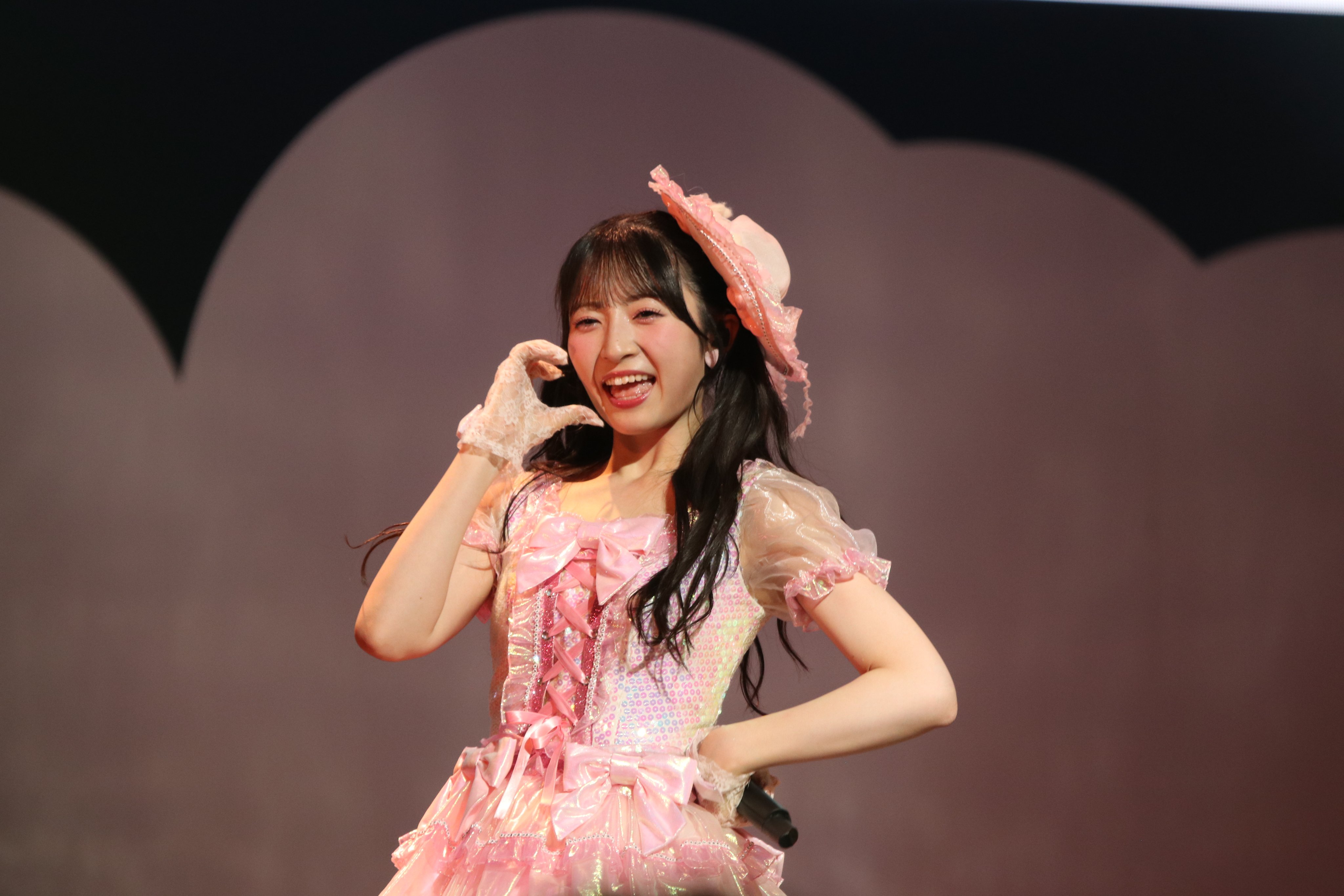 AKB48秋山由奈 18期生昇格記念LIVE会場生写真 直筆サイン付き 限定品】 AKB48秋山由奈 18期生昇格記念LIVE会場生写真