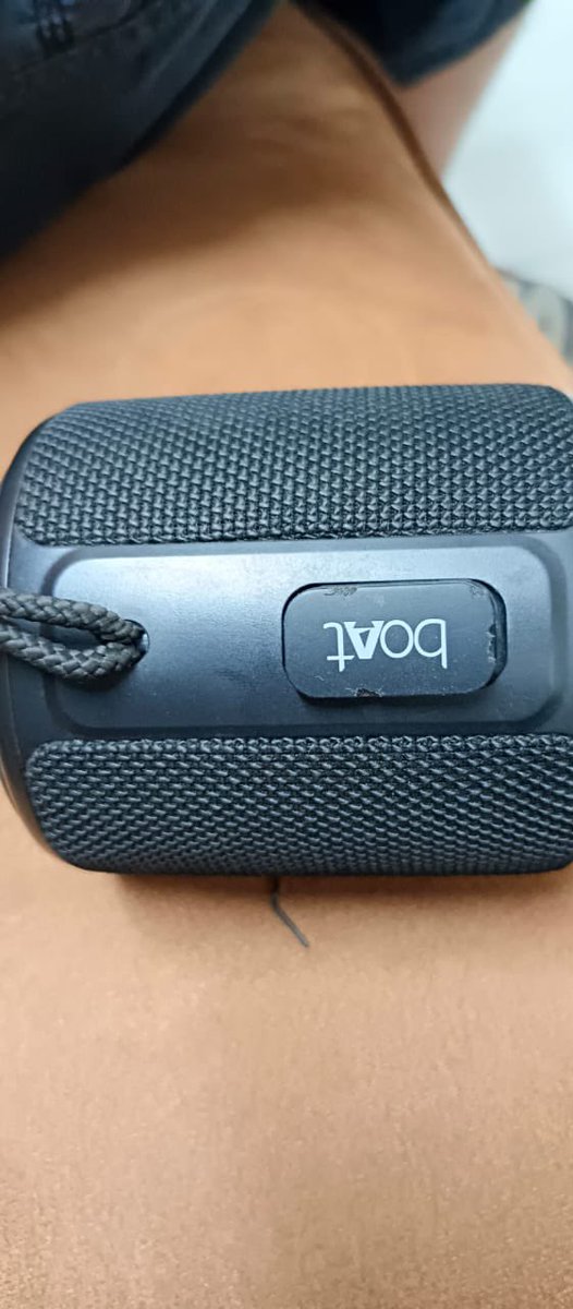 iamchintanbhatt's tweet photo. Hey @letsblinkit, I ordered a boAt Stone 350 speaker today and received a used and damaged product. Really disappointed. Please look into this and help with a refund. Please find attached photos #CustomerSupport https://t.co/GUt96zf0hc
