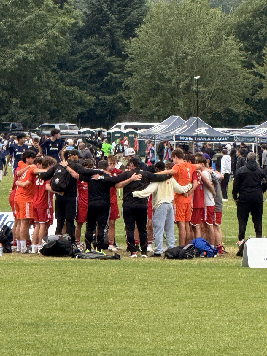 The last huddle- what a ride. What careers. Thanks for tuning in all year, Thanks to Eric for manning the Tweets as I took the pics- with Justin