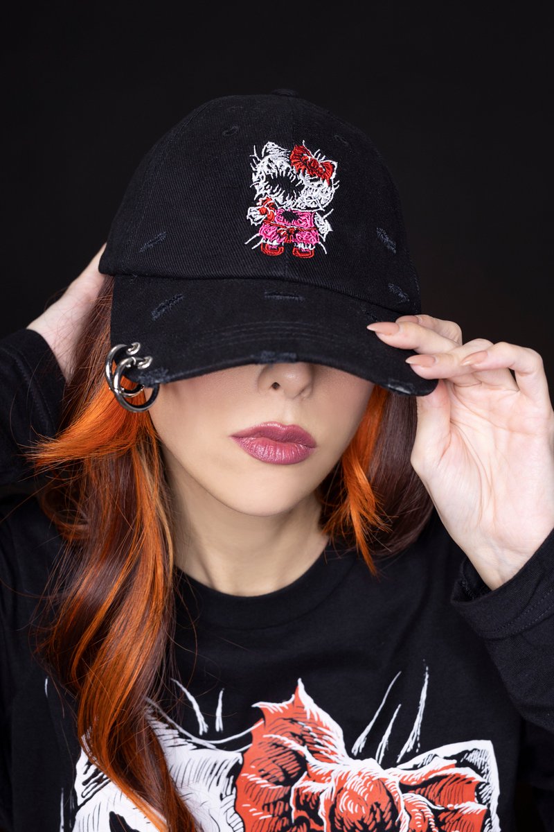 VampireFreaks's tweet image. Do you wear your baseball cap with brim to the front or brim to the back?

📷 @kattslade

#VampireFreaks #HellKitty #Emo #AltFashion #SpookyStyle