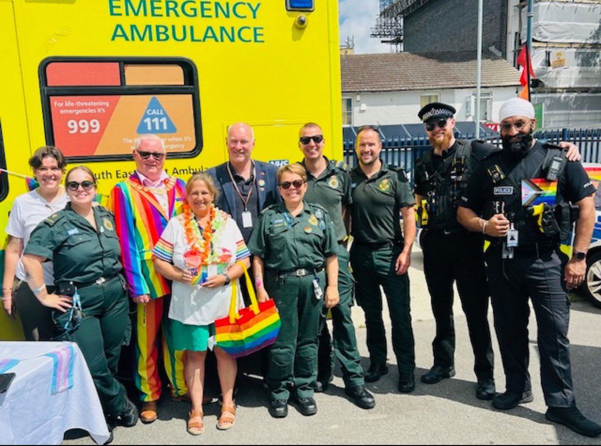 bendmar85's tweet photo. Representing @SECAmbulance at @DartfordPride https://t.co/L2jhoDhtxU