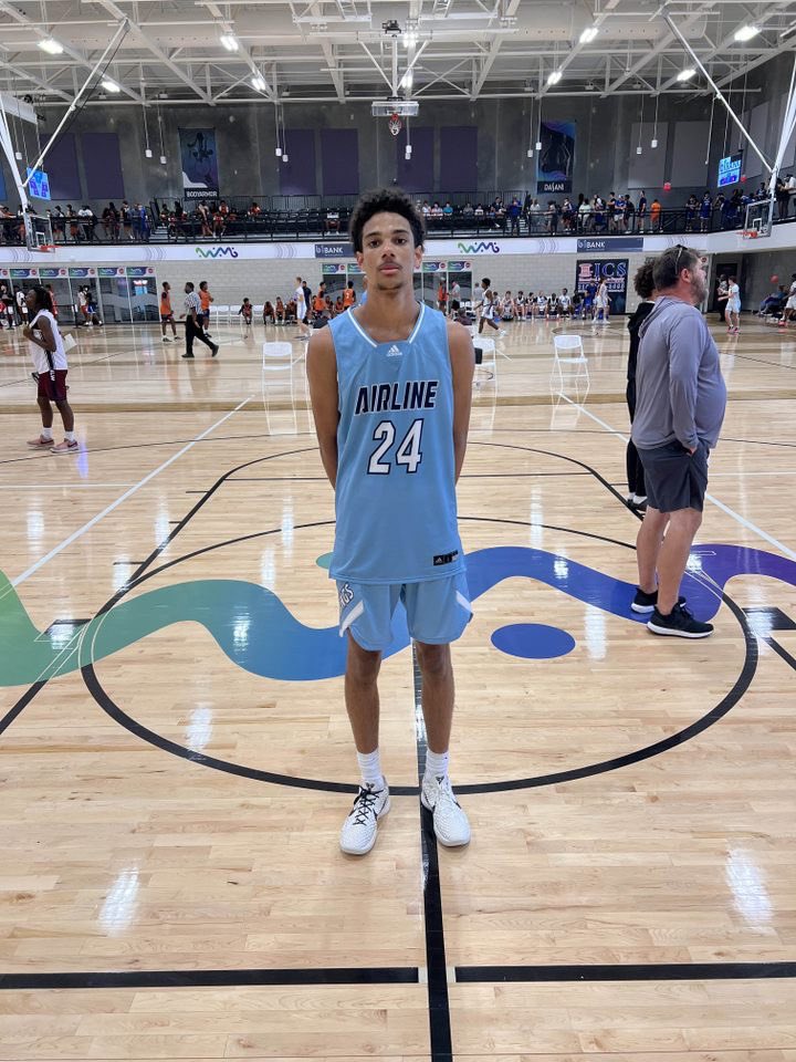 🏆LHSBCA - JSE Team Camp

⛹️‍♀️ Eli Washington 
🏀 Airline high school 
🎓 2027

📝 Eli was very dominant on both ends of the floor pulling off some impressive blocks, rebounds, and tough finishes at the rim. For his size he showed the ability to knock down long distance shots