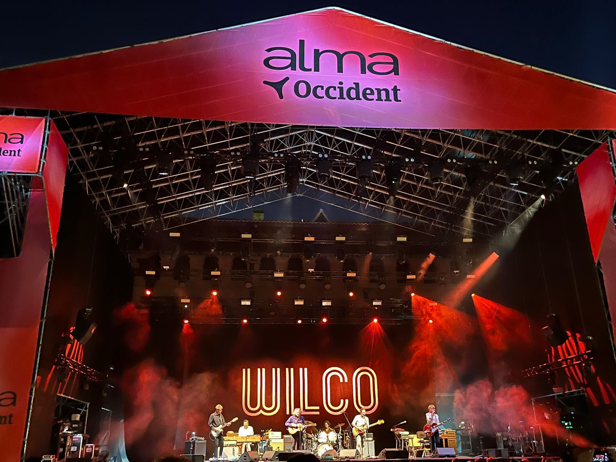 EnPlatea's tweet photo. David Abarca nos trae su #crónica del concierto que WILCO realizó en la noche inaugural del @almaoccident en el @PobleEspanyol de #Barcelona https://t.co/khZ7VZ2vQq @Wilco #WhereMusicHappens #almaOccident https://t.co/vfIfBiLP8h