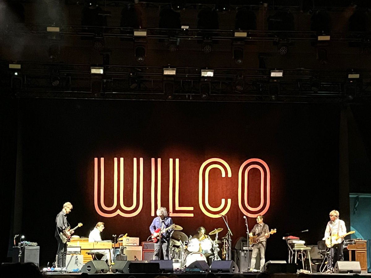 EnPlatea's tweet photo. David Abarca nos trae su #crónica del concierto que WILCO realizó en la noche inaugural del @almaoccident en el @PobleEspanyol de #Barcelona https://t.co/khZ7VZ2vQq @Wilco #WhereMusicHappens #almaOccident https://t.co/vfIfBiLP8h
