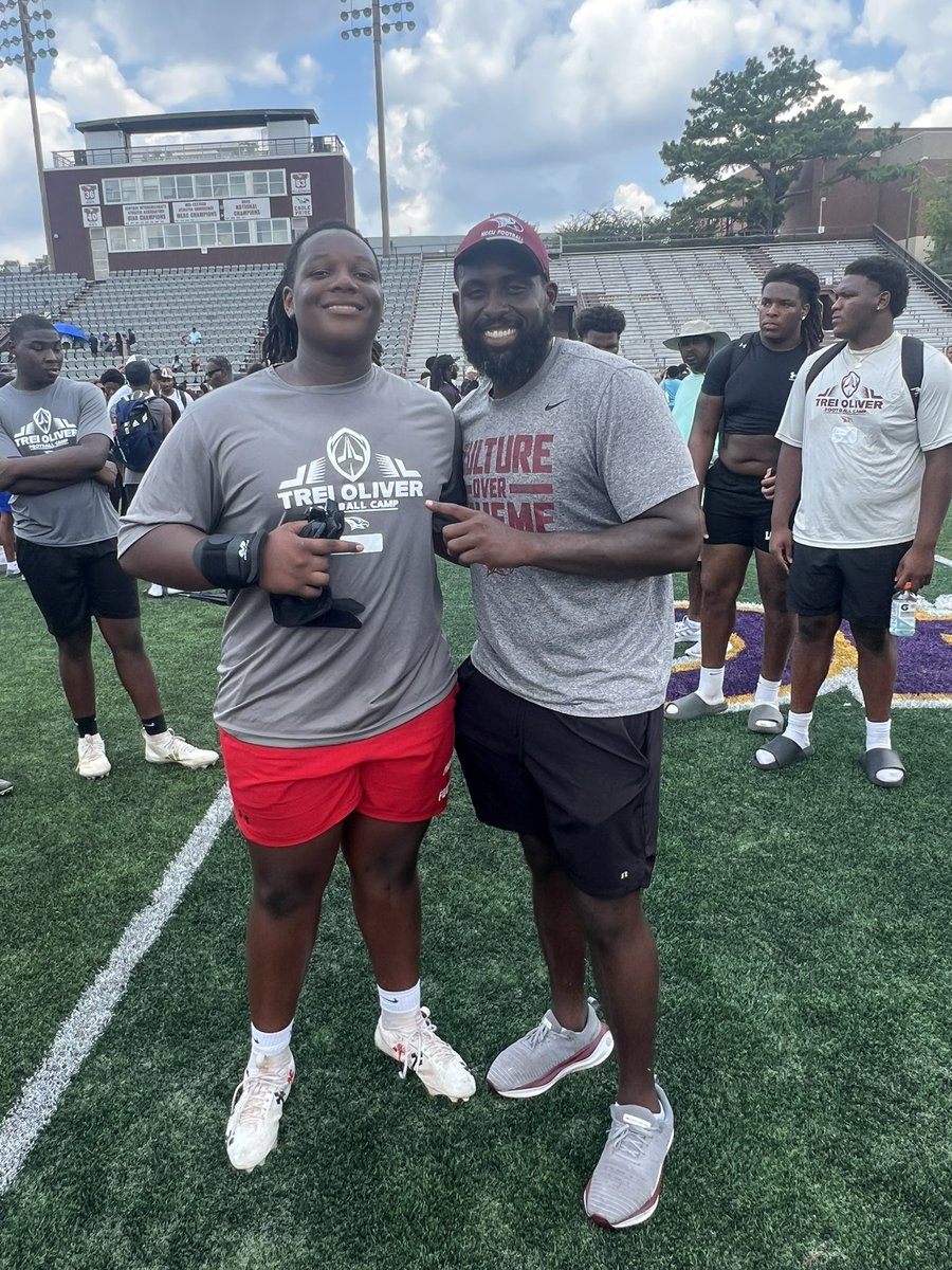 DcDerrin's tweet image. Enjoyed competing @CoachTOliver football camp at NCCU. Went 3-1 in indies and played across the line. Thanks to @CoachDieudonne, @CoachMattLeone & @CoachSewellNCCU for the invite.
@PDS_ChargersFB @ChadGrier_ @Coach_Hill71 @finisholacademy