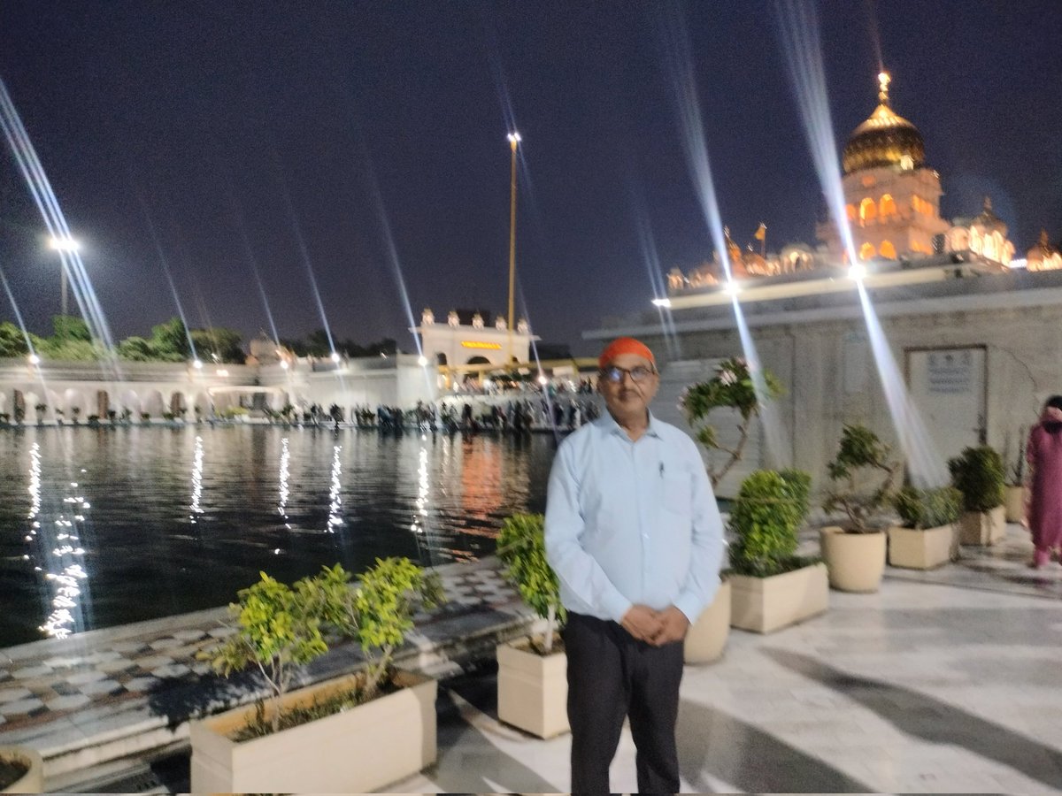 anandbhr's tweet photo. "नानक नाम चढ़दी कलां, तेरे भाणे सरबत दा भला। वाहेगुरू जी का खालसा, वाहेगुरू जी की ���तेह॥

 आज की शाम बंगला साहिब गुरुद्वारे में अरदास में शामिल होने का मौका मिल गया।सेवा-भाव, समर्पण, भक्ति और अनुशासन का अहसास करना हो तो गुरूद्वारा सबसे मुफीद जगह है। https://t.co/9bstEGRy0e