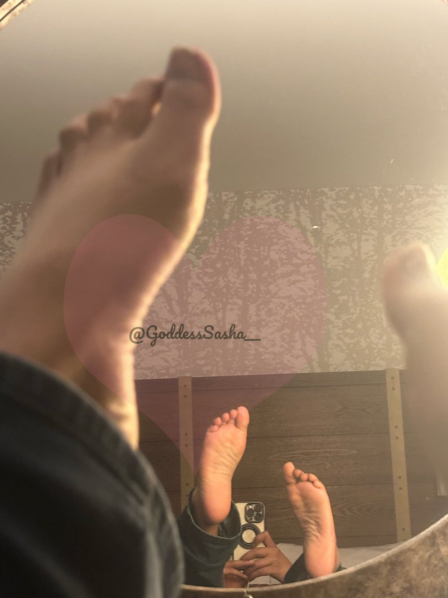 My DMs are now closed.  No one can message me. Only tribute gets my attention. My time isn’t free, and neither is access to me. 

 All are a luxury and is available only to those who understand the language of tribute. 💋 🏛️🎀📨