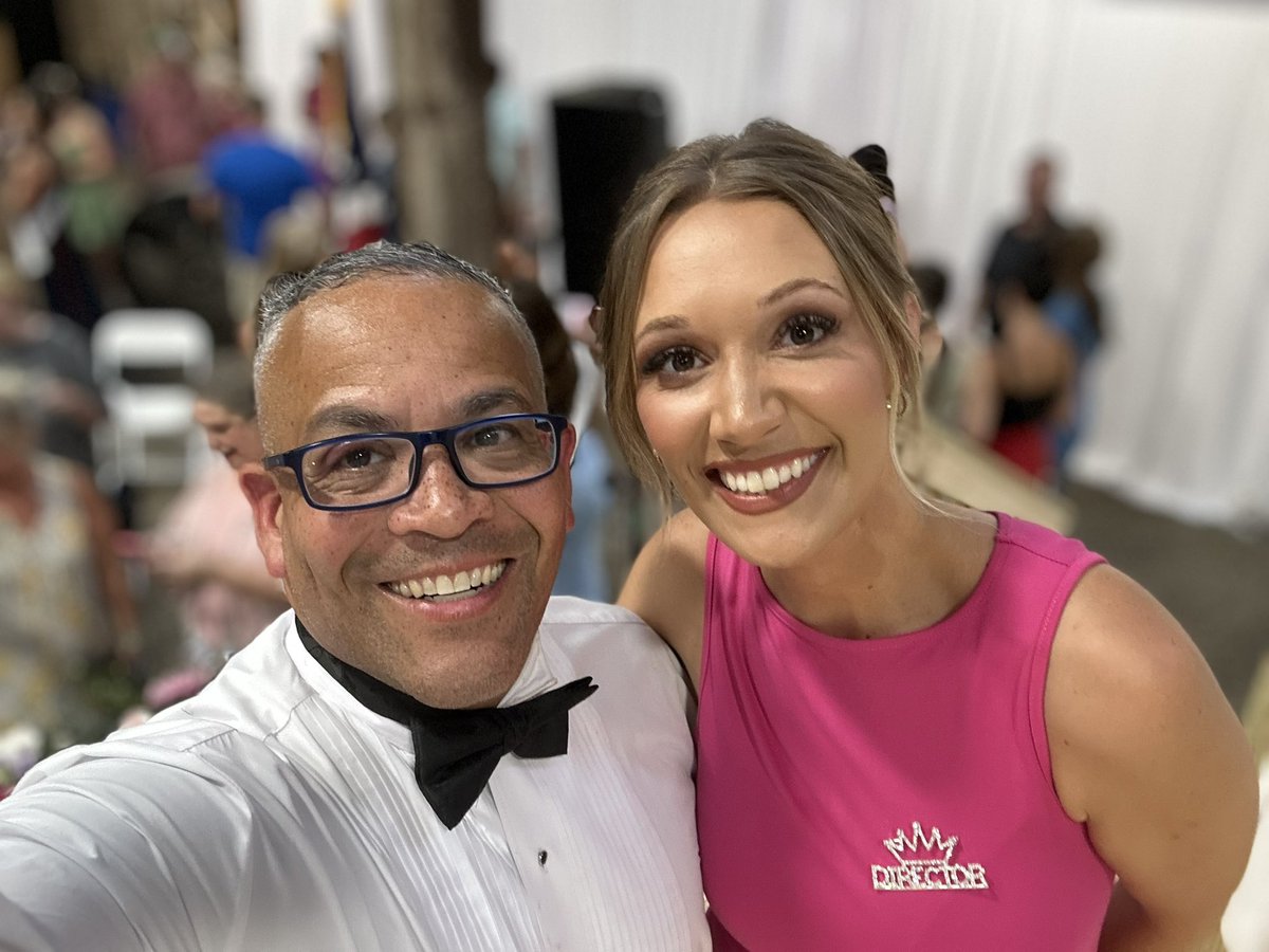RafaelOnTV's tweet image. For the 2nd year @KaitlynReports
invited me to MC the Marion Co. Fair Queen scholarship event on Friday, 6/27. It is great to see Kaitlyn working with the ladies to magnify their talents and voices. She is fabulous in this role. Please support and enjoy the Marion County Fair.