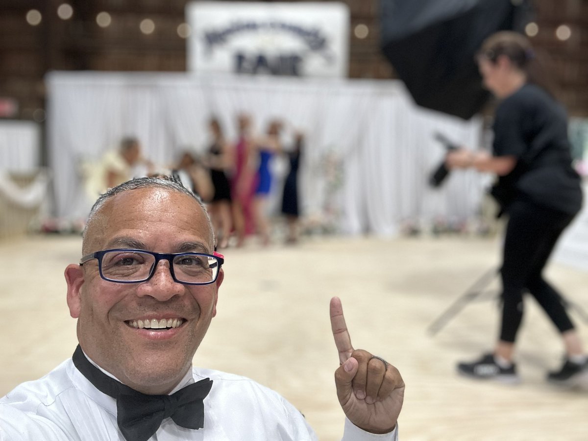 RafaelOnTV's tweet image. For the 2nd year @KaitlynReports
invited me to MC the Marion Co. Fair Queen scholarship event on Friday, 6/27. It is great to see Kaitlyn working with the ladies to magnify their talents and voices. She is fabulous in this role. Please support and enjoy the Marion County Fair.