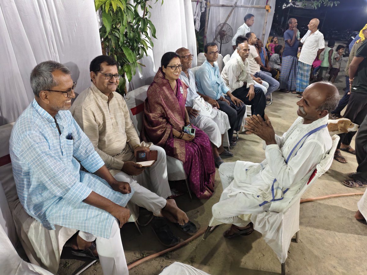 gitakumarirjd's tweet photo. साहेबगंज विधानसभा अंतर्गत साहेबगंज प्रखंड के सरैया पंचायत के ग्राम बहोरा छपरा निवासी पूर्व सरपंच श्री सत्यनारायण ठाकुर जी की धर्मपत्नी स्व सरस्वती देवी के देहांत उपरांत श्राद्ध कर्म में शामिल होकर श्रद्धांजलि दी।
#gitasinghrjd #gitakumarisingh #gitakumari #sahebganjvidhansabha #RJD #TejashwiYadav #nextcmofbihar