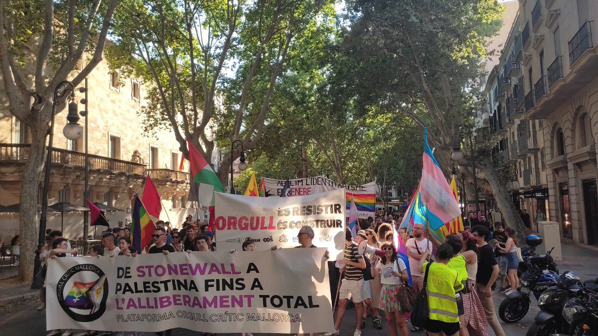 Esquerra Independentista de Mallorca (@eimallorca) on Twitter photo Avui les independentistes d'esquerres hem sortit al carrer amb <a href="/OrgullCritic/">Orgull Crític Mallorca</a>.
Torna el #28J reivindicatiu a Mallorca. De Stonewall fins a Palestina fins a l'alliberament total! Avui les independentistes d'esquerres hem sortit al carrer amb <a href="/OrgullCritic/">Orgull Crític Mallorca</a>.
Torna el #28J reivindicatiu a Mallorca. De Stonewall fins a Palestina fins a l'alliberament total!