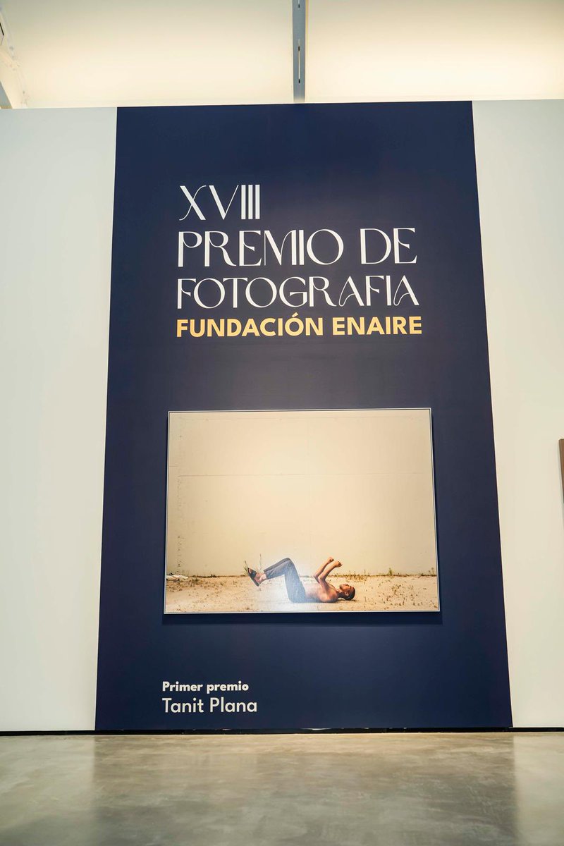La exposición colectiva del Premio de Fotografía 2025, organizada por Fundación ENAIRE en el Centro de Arte Naves de Gamazo, fue inaugurada oficialmente por el Presidente de Fundación ENAIRE, Secretario de Estado de Transportes y Movilidad Sostenible, José Antonio Santano, en el