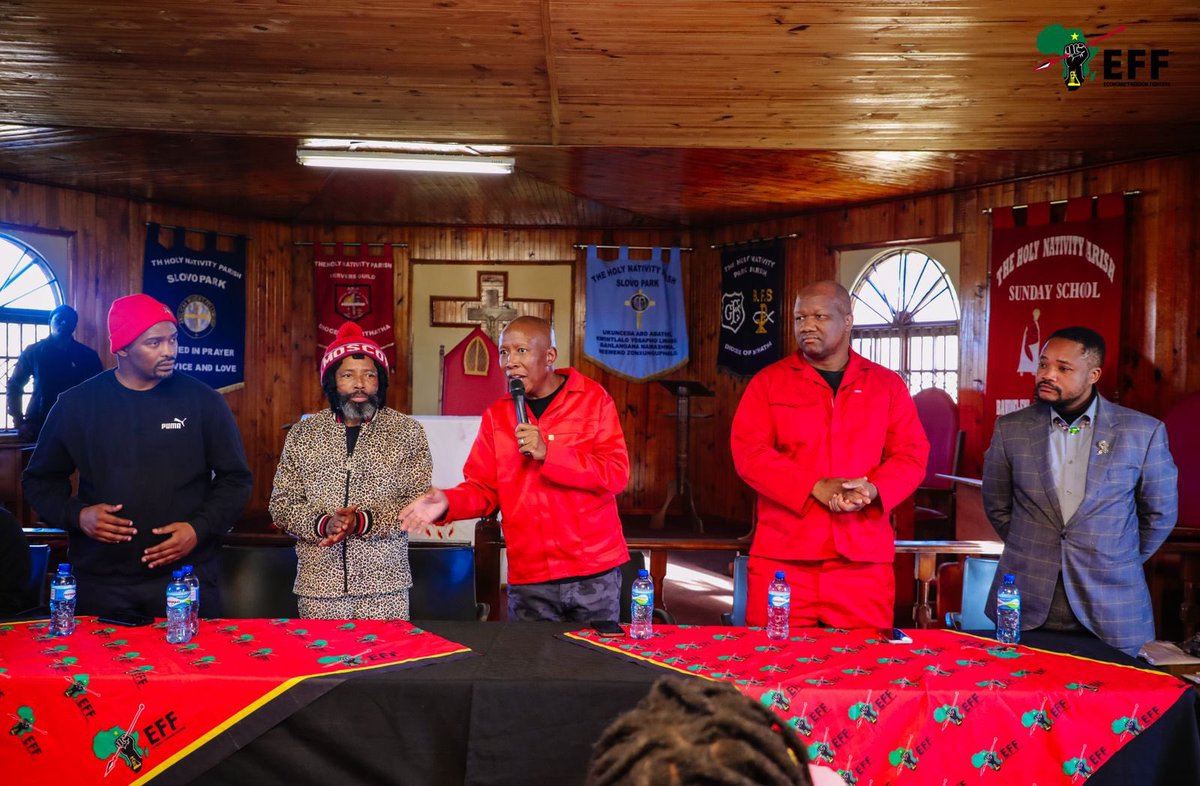 EFFSouthAfrica's tweet photo. ♦️In Pictures♦️

President @Julius_S_Malema offering words of encouragement to the victims of the recent floods in Mthatha, currently accommodated at Joe Slovo Church.

It is heartbreaking to witness our people in such difficult conditions, and we are here to offer our full support and solidarity.