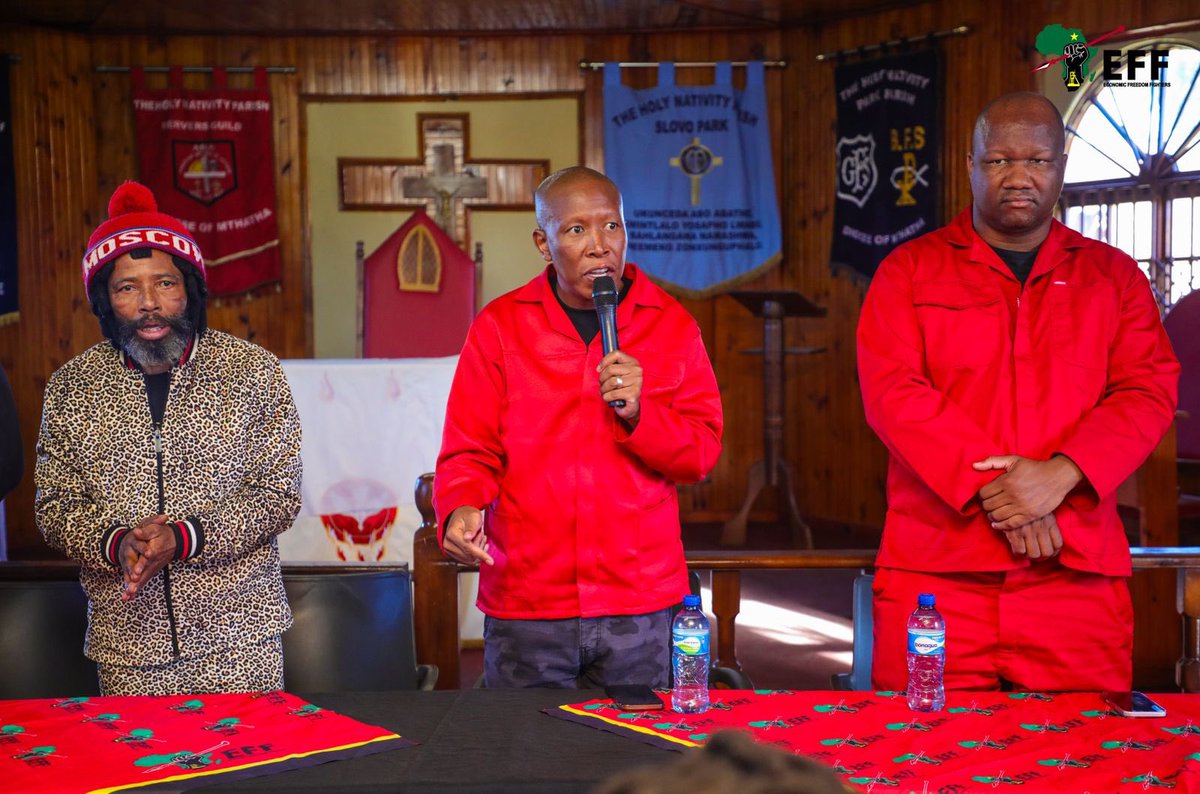 EFFSouthAfrica's tweet photo. ♦️In Pictures♦️

President @Julius_S_Malema offering words of encouragement to the victims of the recent floods in Mthatha, currently accommodated at Joe Slovo Church.

It is heartbreaking to witness our people in such difficult conditions, and we are here to offer our full support and solidarity.
