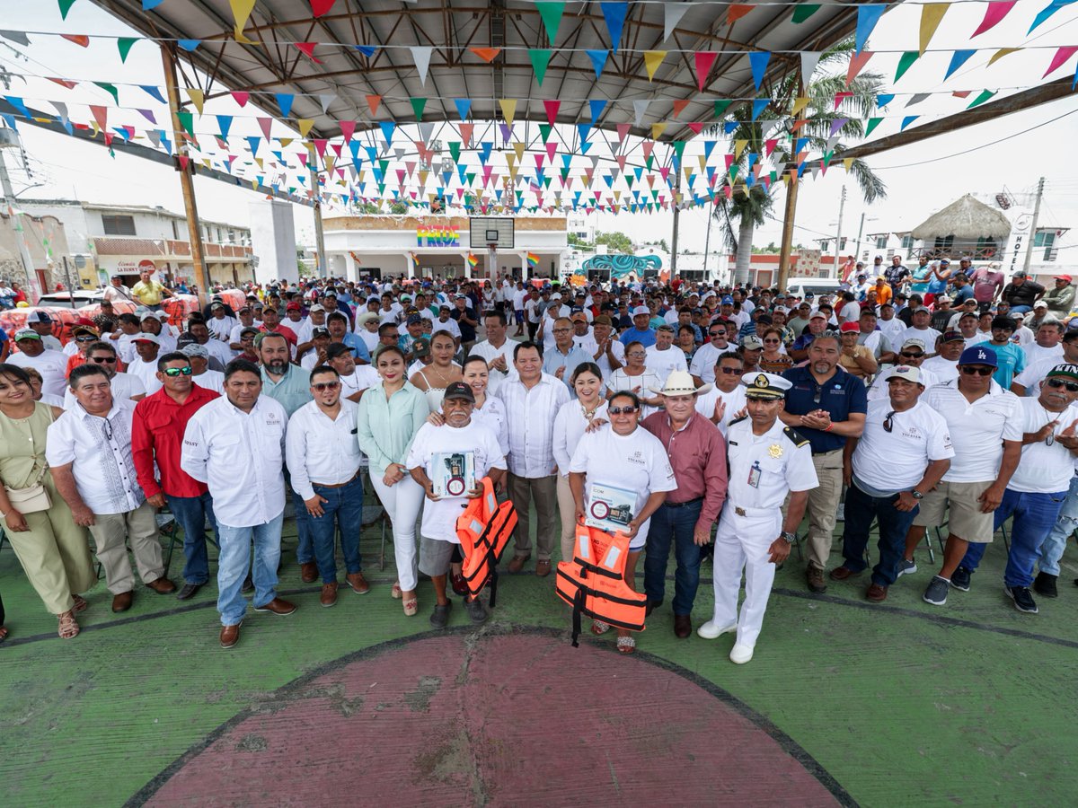 huachodiazmena's tweet photo. 🌊 En Río Lagartos entregamos más de 2,000 chalecos salvavidas y 800 radios marinos a pescadores del oriente de Yucatán.

Con el programa Seguridad en el Mar, cuidamos la vida de quienes trabajan en altamar y fortalecemos el turismo con nuevas inversiones. 💪 https://t.co/gBGALIjXjG