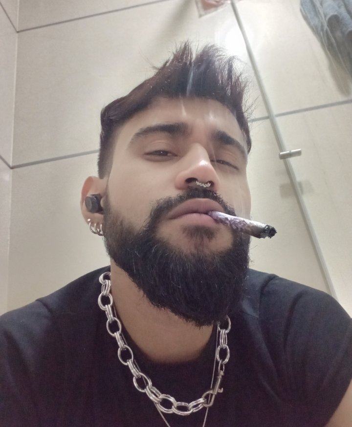 IvanDeiner1's tweet photo. No se nota que estoy deprimido porque siempre voy muy drogado https://t.co/FZN6POuopG