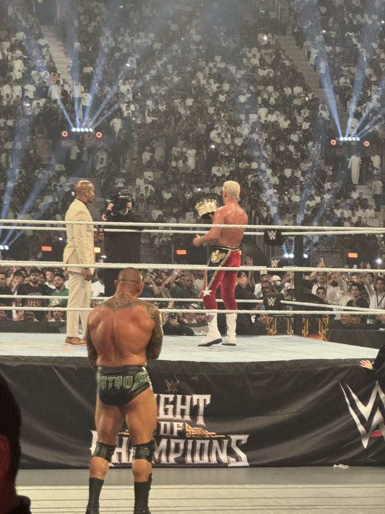 bigtimebecky_'s tweet photo. ماذا بيني وبينك!؟
لماذا ترفضينني يا كأس الذهب!؟ 
انا الذي فعلت كل شيء 💔

#WWENOC https://t.co/q6ZvPyIkHS