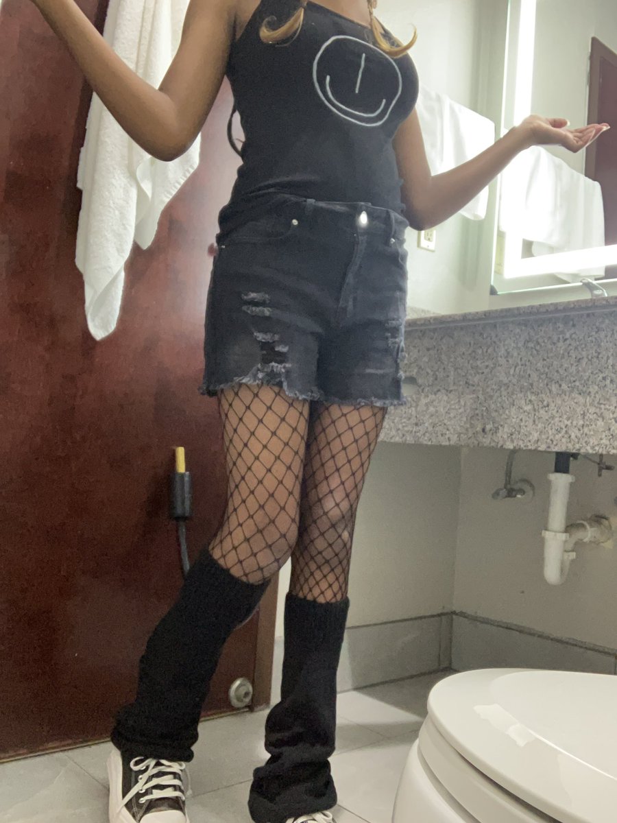 yoylefishcake's tweet image. HII im going to todays meetup (jun 28th) @ 5pm!! heres my microphone cosplay / what ill look like + art i made thats gonna be stickers &amp;amp; pins that ill hand out to people!! see you all there :] also face reveal i guess. hi ignore the fact that im in the bathroom