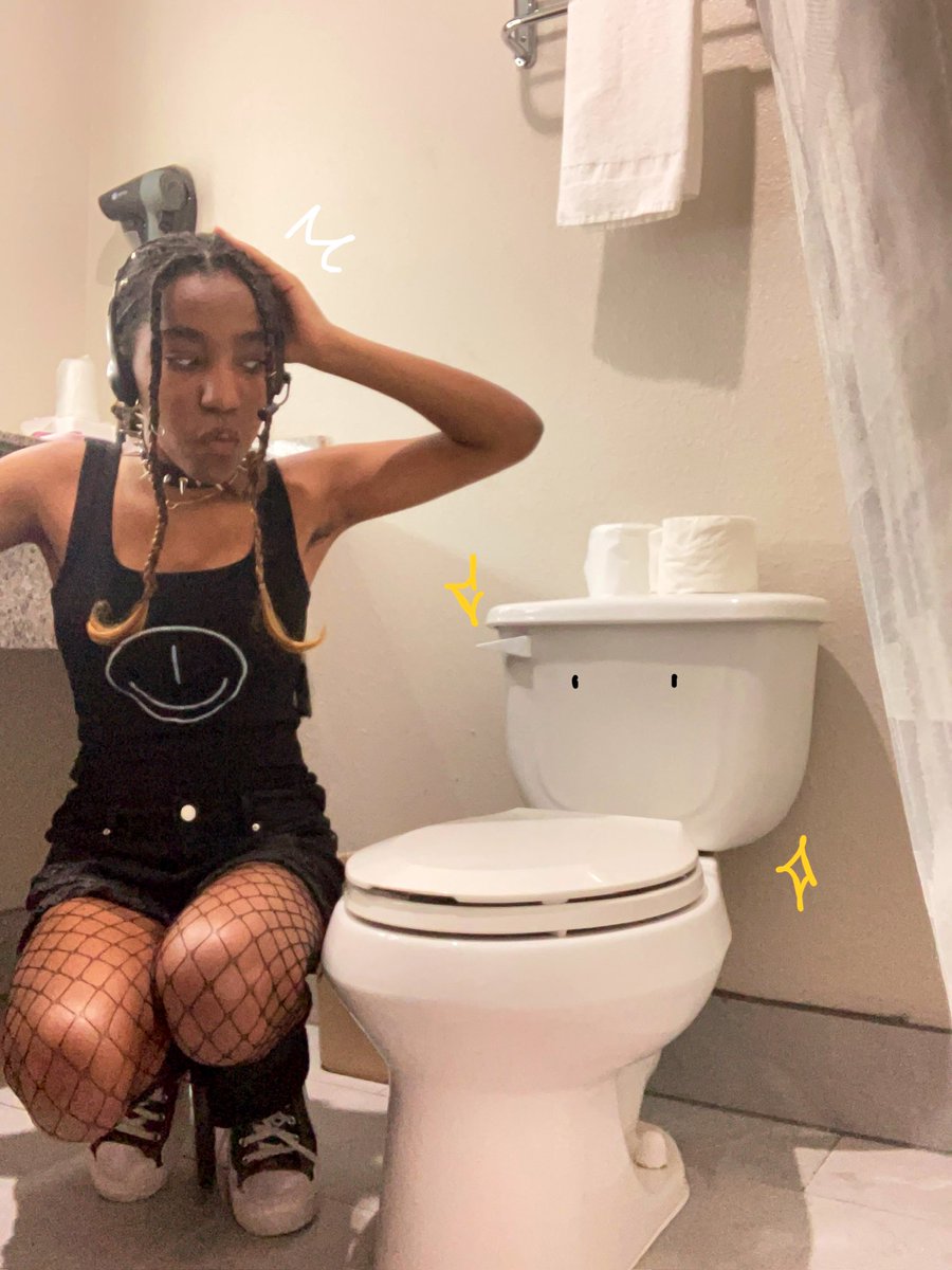 yoylefishcake's tweet image. HII im going to todays meetup (jun 28th) @ 5pm!! heres my microphone cosplay / what ill look like + art i made thats gonna be stickers &amp;amp; pins that ill hand out to people!! see you all there :] also face reveal i guess. hi ignore the fact that im in the bathroom