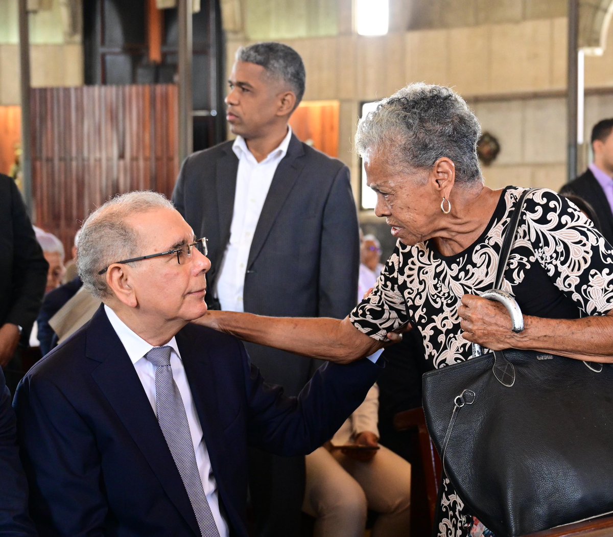 En cada flor 🌸 y en cada paso de esta conmemoración, late el compromiso 💜 que nos une como familia peledeísta.

Hoy recordamos al Profesor Juan Bosch, no solo como el fundador de nuestro partido, sino como la voz ética 🗣️ y firme que nos inspira a seguir construyendo un mejor