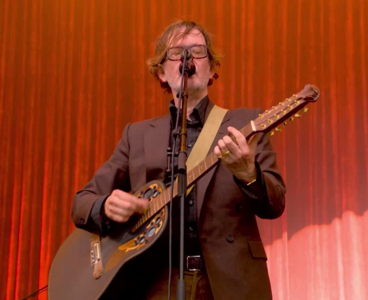 pulptoday's tweet image. Pulp playing Something Changed (acoustic) at Glastonbury 2025