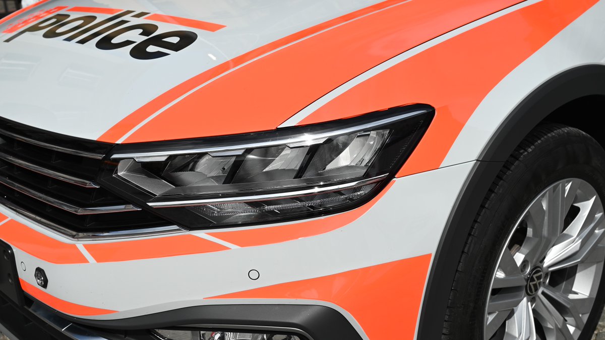 Naters: Helikopterunfall bei den Fusshörnern

Am Samstag, 28. Juni 2025, verunglückte bei den Fusshörnern in der Region Oberaletschgletscher bei Naters ein Helikopter. Eine Person kam dabei ums Leben, eine weitere wurde verletzt.

polizeiwallis.ch/medienmitteilu…