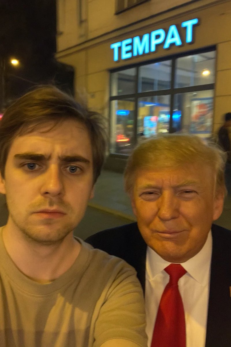 Из плюсов Варшавы - легко встретить звезд. Вот звезда фильма "Один дома 2"