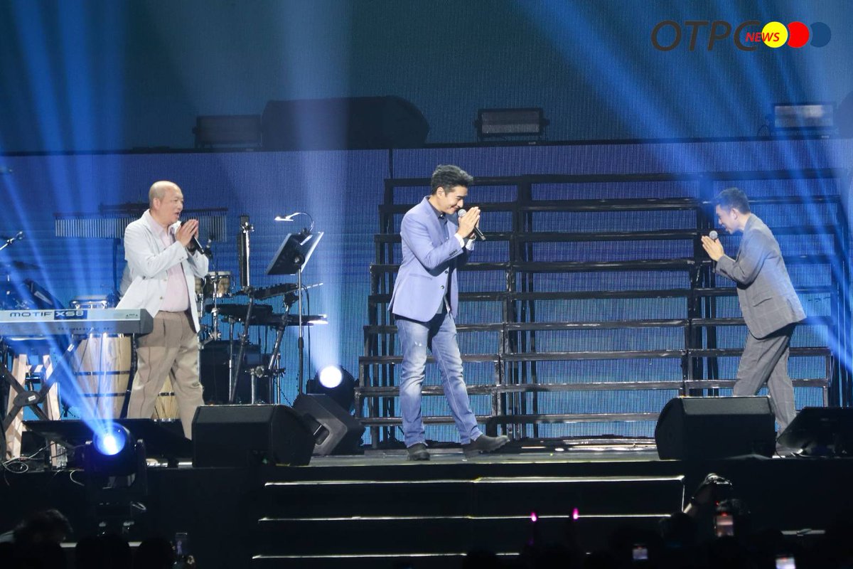 otpc_story's tweet photo. "ก้อง​ สหรัถ" แขกรับเชิญสุดพิเศษ​ ใน คอนเสิร์ต​ "เมืองไทยประกันชีวิต Presents BOYdPOD Our Songs Together Concert" จากคู่ดูโอ้​ "บอย-ป๊อด​" 
๋๊
#BOYdPODOurSongsTogetherConcert
#BOYdPODConcert 
#BOYdPOD​ #ก้องสหรัถ https://t.co/BWgJJ7q7bF