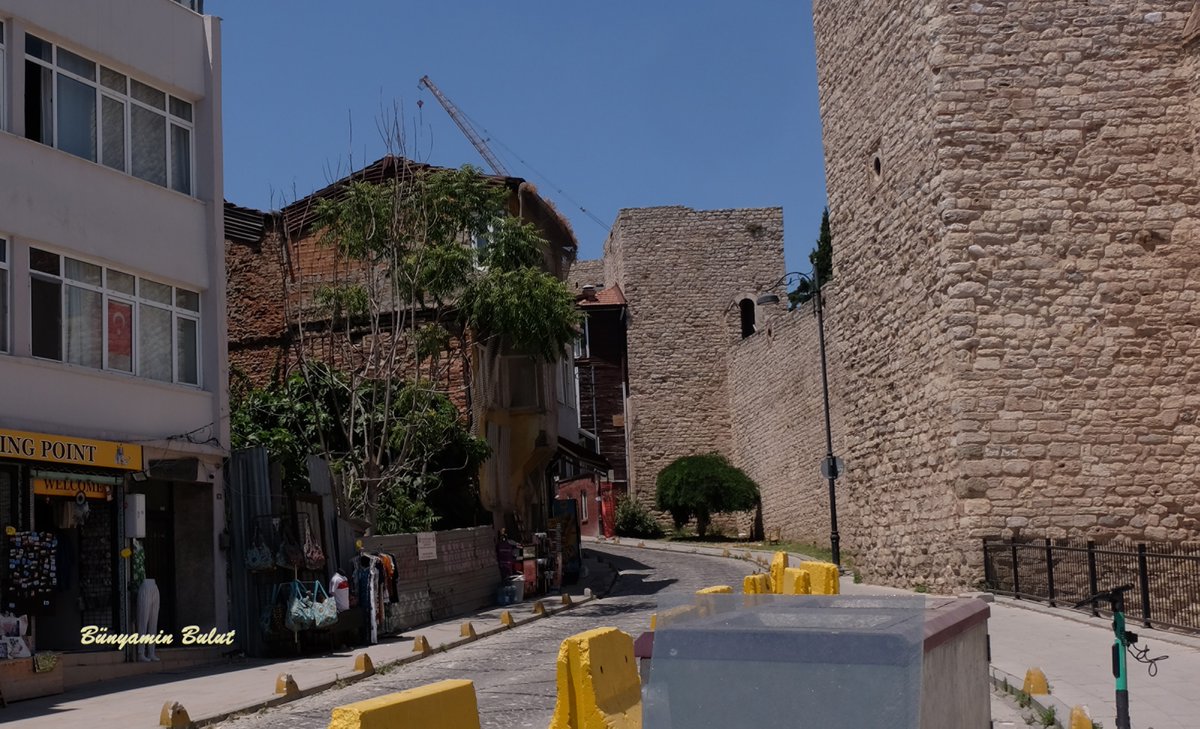 Cankurtaran 1982 ve Günümüz.
Bir önce paylaştığım sokağa ters açıdan bakıyoruz.
