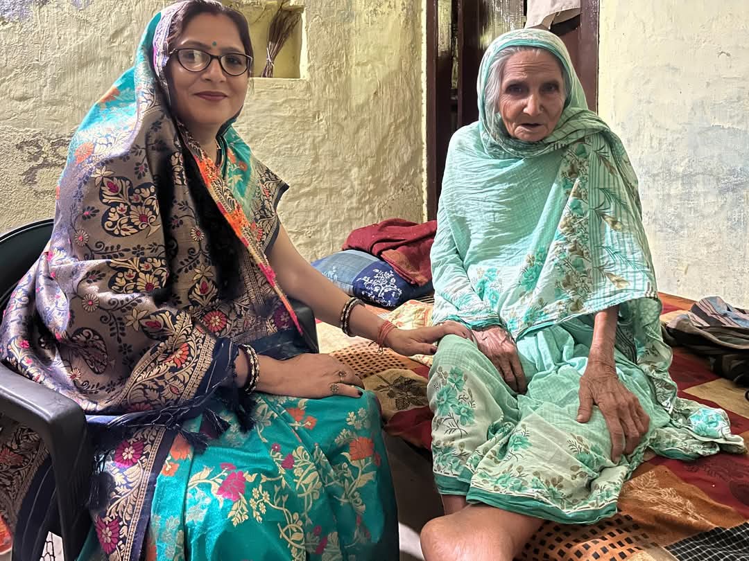 gitakumarirjd's tweet photo. बुजुर्गों का आशीर्वाद और अनुभवजनित मार्गदर्शन ही हमारी असली पूंजी है।
#gitasingh #gitakumari #gitakumarisingh #Sahebganj #sahebganjvidhansabha #RJD https://t.co/X7yo7owx0U