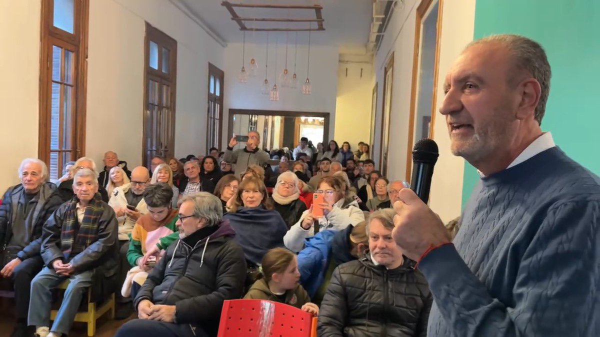 AbrazoMdP's tweet photo. Rica charla de @saboridopeter con @FerRaverta en La Casa de Enfrente.

Reflexión, amor, humor y acción contra la crueldad. 

#CristinaLibre
#CristinaInocente 

#MardelPlataConCristina 🌊
#ArgentinaConCristina 🇦🇷

@VitoMundial 
@NancyScarcella 

@PabloObeid https://t.co/njYMeuQEYw