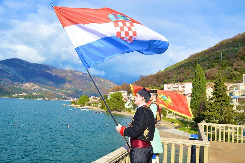 Gordan Grlić Radman (@grlicradman) on Twitter photo U ime <a href="/VladaRH/">Vlada Republike Hrvatske</a>, <a href="/MVEP_hr/">MFEA Croatia</a> i u svoje osobno ime čestitamo Zvonimiru Dekoviću na ponovnom izboru za predsjednika Hrvatskog nacionalnog vijeća Crne Gore! Vaš predani rad i zalaganje za prava i identitet hrvatske zajednice ostaju od neprocjenjivog značaja. Želimo Vam puno uspjeha u U ime <a href="/VladaRH/">Vlada Republike Hrvatske</a>, <a href="/MVEP_hr/">MFEA Croatia</a> i u svoje osobno ime čestitamo Zvonimiru Dekoviću na ponovnom izboru za predsjednika Hrvatskog nacionalnog vijeća Crne Gore! Vaš predani rad i zalaganje za prava i identitet hrvatske zajednice ostaju od neprocjenjivog značaja. Želimo Vam puno uspjeha u