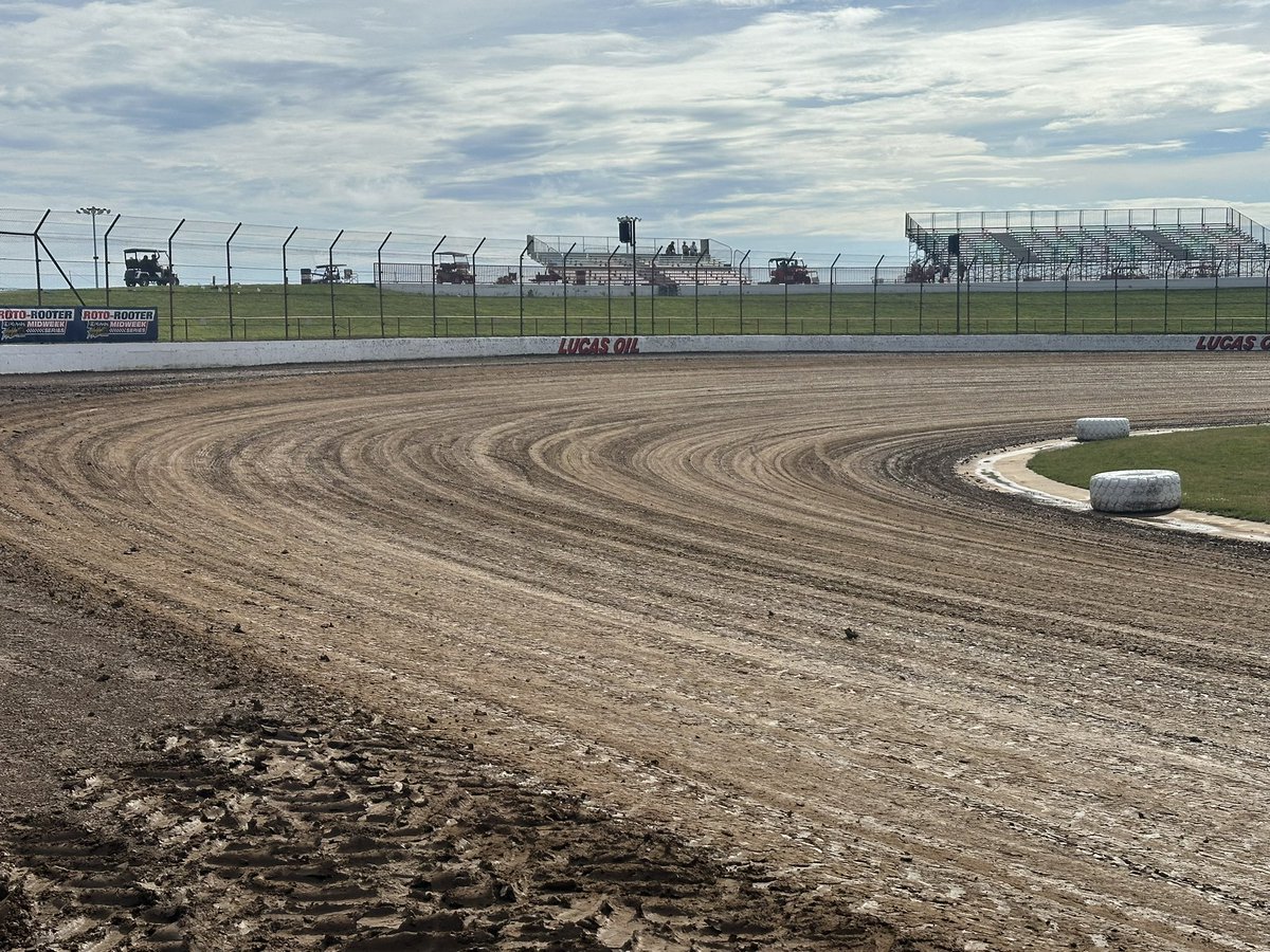It the final night of the 2nd Annual Diamond Classic! Nice cool, dry weather here in Wheatland, MO. Come check out all the high rollers and local favorites race for $25,000! 💰🎲🎰🏁