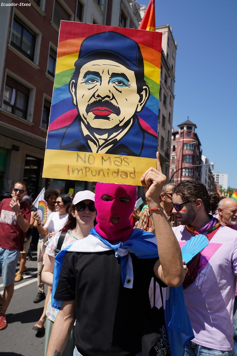 La última marcha del orgullo en Nicaragua fue en 2018, coincidiendo con las manifestaciones contra el régimen de Daniel Ortega, quien meses después prohibió todo tipo de manifestaciones, incluyendo el orgullo. Hoy, desde Bilbao, exijo: "No más impunidad'."
📷 <a href="/EcuadorEtxea/">Ecuador Etxea</a>