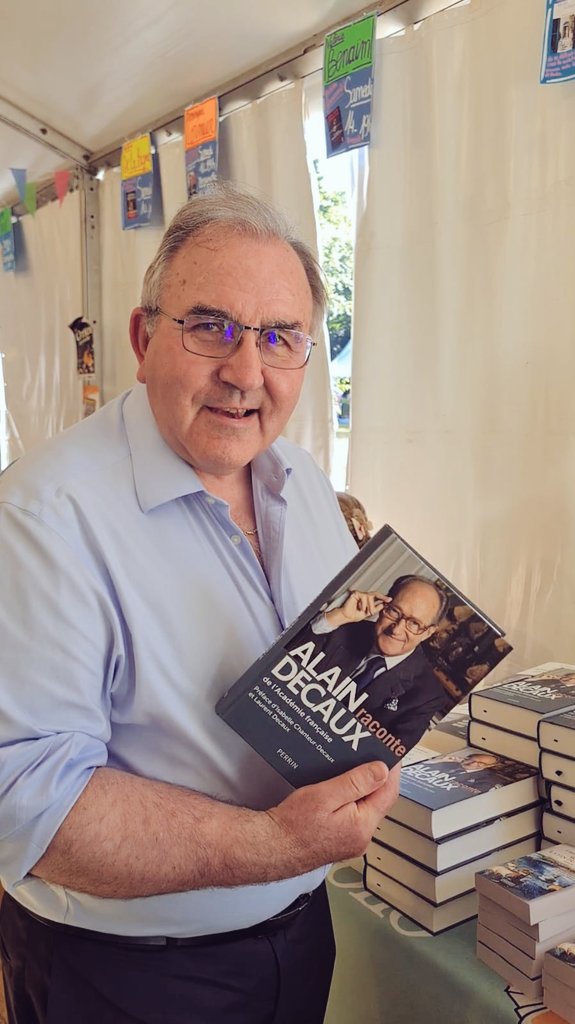 Créteil pour vous 2026 (@creteilpourv26) on Twitter photo Ce samedi, à Créteil, la team militante a distribué des marque-pages au Festival du livre de poche. Un petit geste, pour une grande idée : redonner à la culture sa place en tête de chapitre. Avec <a href="/T_Hebbrecht/">Thierry Hebbrecht</a>, écrivons une nouvelle page pour notre ville. #Créteil2026 <a href="/iledefrance/">Région Île-de-France</a> Ce samedi, à Créteil, la team militante a distribué des marque-pages au Festival du livre de poche. Un petit geste, pour une grande idée : redonner à la culture sa place en tête de chapitre. Avec <a href="/T_Hebbrecht/">Thierry Hebbrecht</a>, écrivons une nouvelle page pour notre ville. #Créteil2026 <a href="/iledefrance/">Région Île-de-France</a>