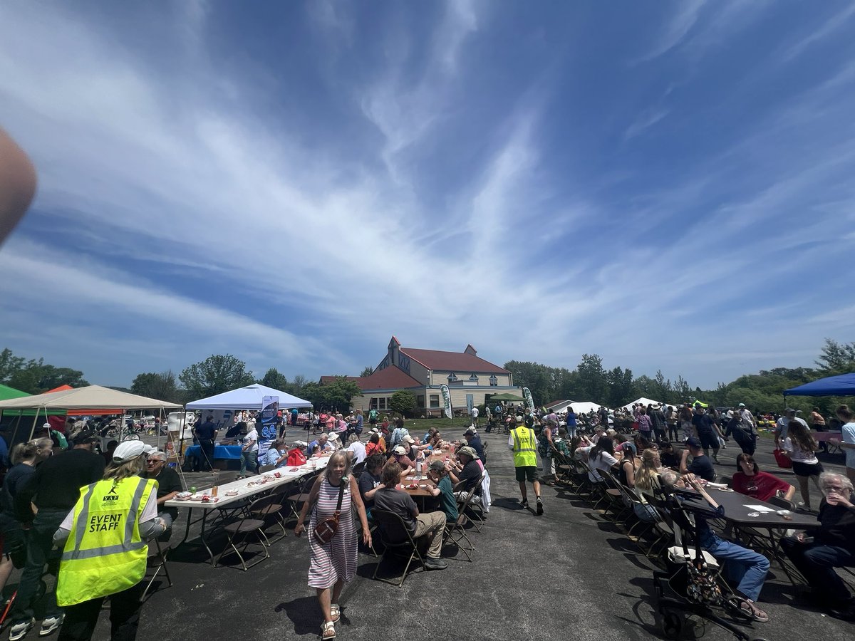 chrisplys's tweet image. Wonderful day at the @chumduluth rhubarb festival. Still going on for a couple more hours! Come grab some rhubarb themed food and help support one of the most impactful organizations in our city.