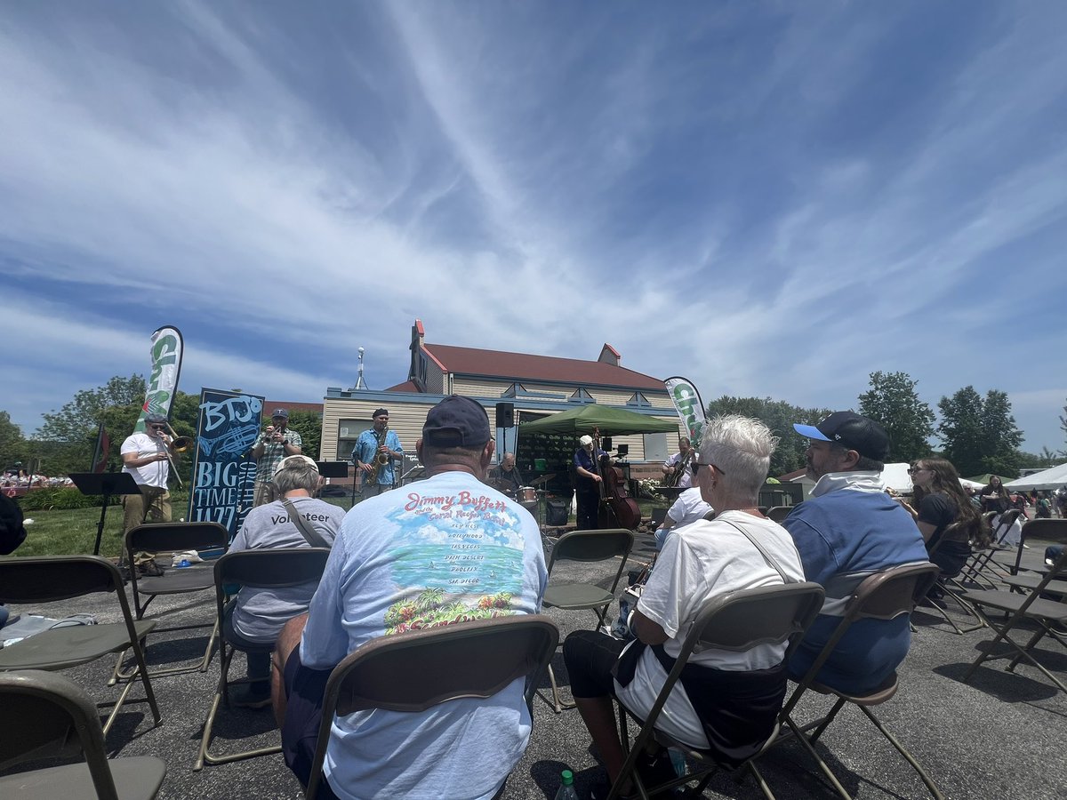 chrisplys's tweet image. Wonderful day at the @chumduluth rhubarb festival. Still going on for a couple more hours! Come grab some rhubarb themed food and help support one of the most impactful organizations in our city.