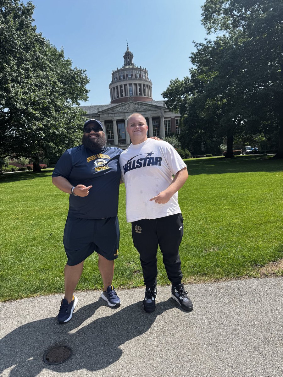 LuckySpringer75's tweet image. After a great visit with @IamcoacHHeav and a conversation with @ChadMartinovich ! I am extremely excited and blessed to have received my second offer to the University of Rochester!
Go Yellowjackets!! #CLIMB
@UofR @CoachRuest @Coach_JRowe @EvanYabu
