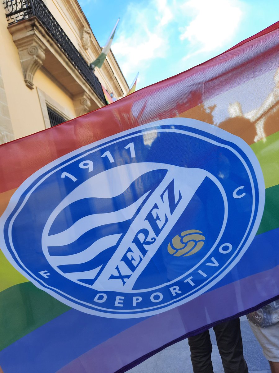 XEREZ DEPORTIVO (@xerezdfc) on Twitter photo 🏳️🌈 Porque en el #XerezDeportivo la igualdad no se cuelga en pancartas.
Se vive en cada pase. En cada abrazo. En cada celebración. En cada gol compartido.
Porque aquí el fútbol es para tod@s
📸 <a href="/AnaelXRY/">Anael XRY ☭ 🪼</a>
#Orgullo2025 🏳️🌈 Porque en el #XerezDeportivo la igualdad no se cuelga en pancartas.
Se vive en cada pase. En cada abrazo. En cada celebración. En cada gol compartido.
Porque aquí el fútbol es para tod@s
📸 <a href="/AnaelXRY/">Anael XRY ☭ 🪼</a>
#Orgullo2025