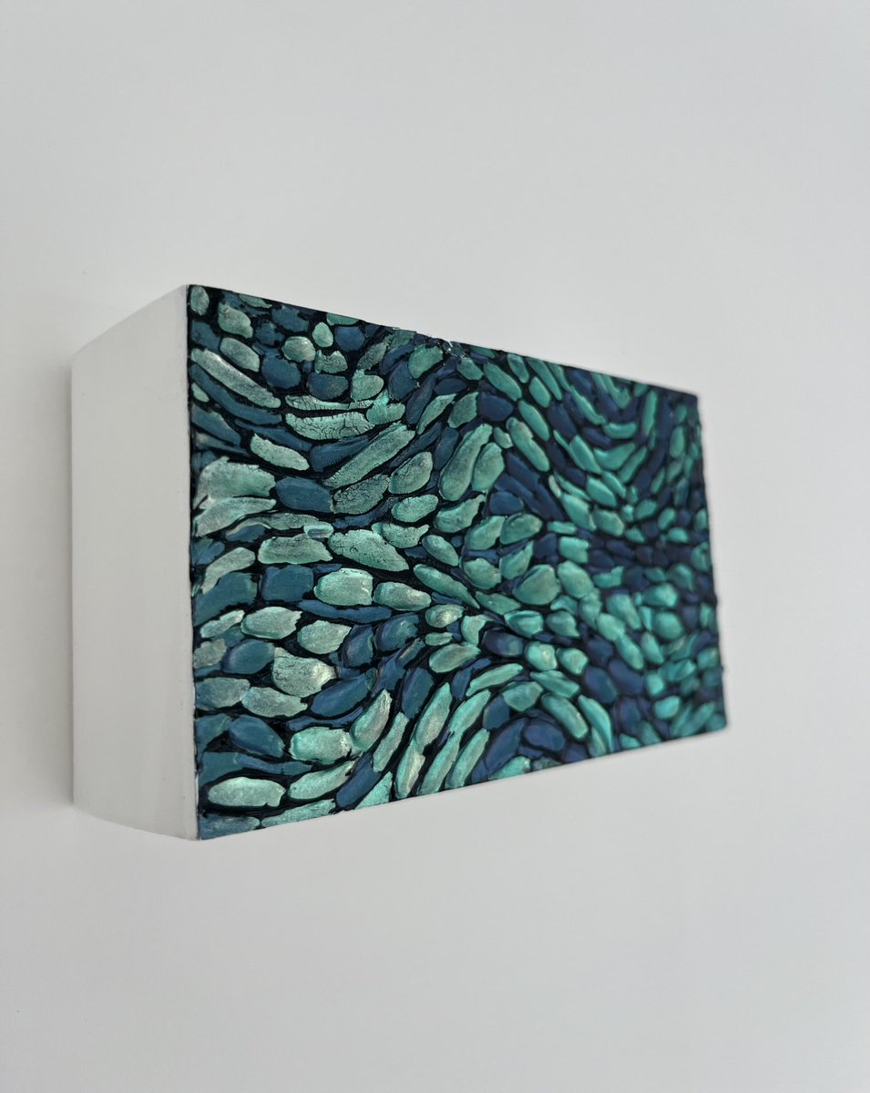 the_WaterArtist's tweet photo. “Lost in thoughts of you”, a 3”x5” interactive mixed media piece, changes colors, representing waters changing patterns &amp; the viewers emotional response to their own observed thoughts and feelings. Ever changing, constant, still, flowing, eternal. #modernart https://t.co/437S4DtLUA