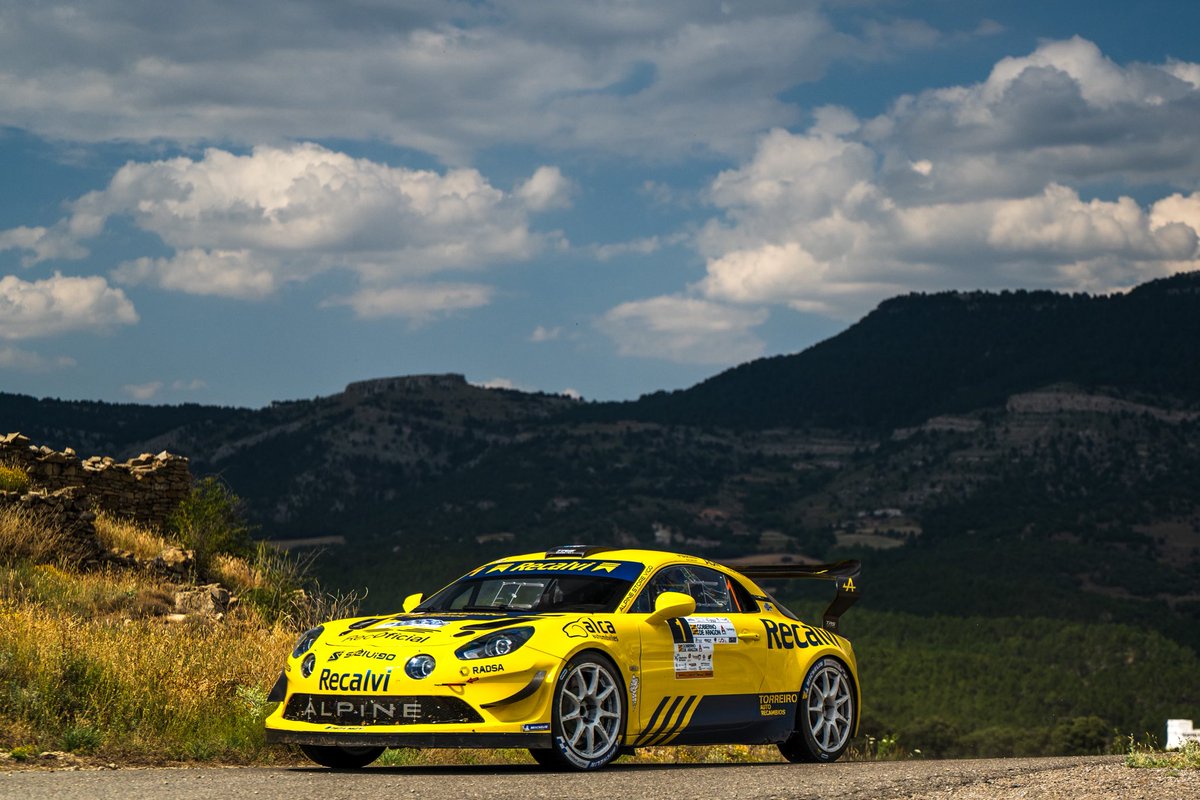 Campeonato de España de Rallyes de Asfalto (@cera_recalvi) on Twitter photo 😮 ¡¡Jorge Cagiao / Javier Martínez culminan su remontada alzándose con el triunfo en el último tramo!! 🍾
📊 VIII Rallye Mudéjar Ciudad Teruel
🏁 FINAL:
🥇 Jorge Cagiao / Javier Martínez
🥈 Enrique Cruz / Yeray Mujica
🥉 <a href="/dberdomasrally/">Dani Berdomás</a> / <a href="/BraisMiron/">Brais Mirón</a>
#CERARecalvi 🇪🇸 😮 ¡¡Jorge Cagiao / Javier Martínez culminan su remontada alzándose con el triunfo en el último tramo!! 🍾
📊 VIII Rallye Mudéjar Ciudad Teruel
🏁 FINAL:
🥇 Jorge Cagiao / Javier Martínez
🥈 Enrique Cruz / Yeray Mujica
🥉 <a href="/dberdomasrally/">Dani Berdomás</a> / <a href="/BraisMiron/">Brais Mirón</a>
#CERARecalvi 🇪🇸